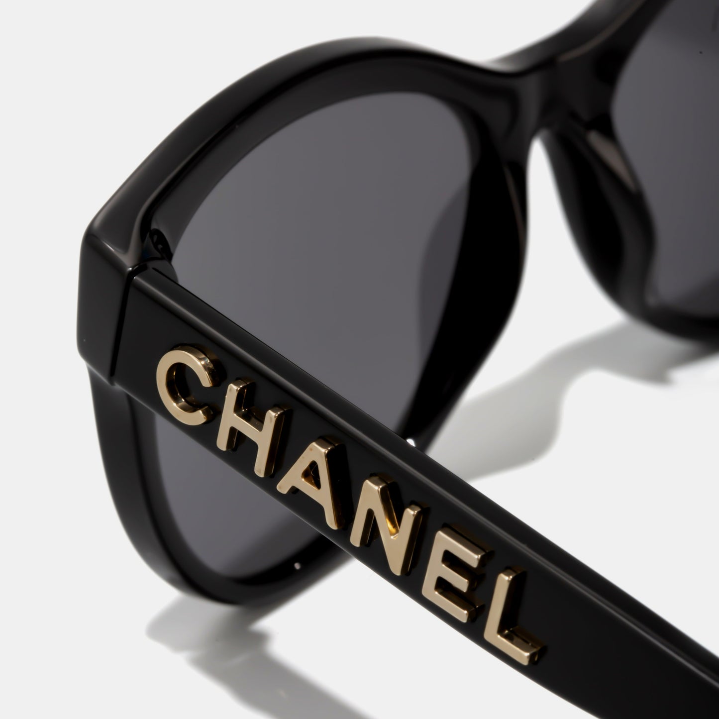 CHANEL蝴蝶形黑色太阳眼镜CH5458