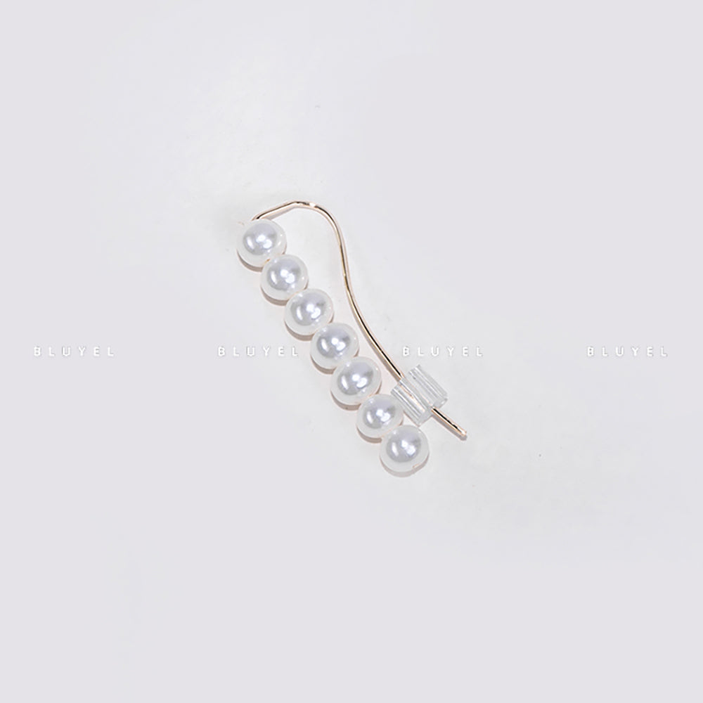 Saskia Diez 7 Pearl BARBELLE Single Row Earring (One Piece)